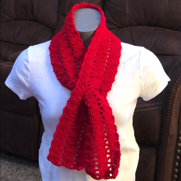 Red neck warmer scarf fasten through hole in scarf - Picture 1 of 5